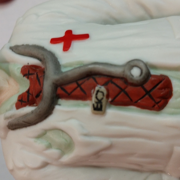 Flambro Hobo Clown Veterinarian Porcelain Figurine Emmett Kelly Jr Dog Cat - Picture 5 of 17